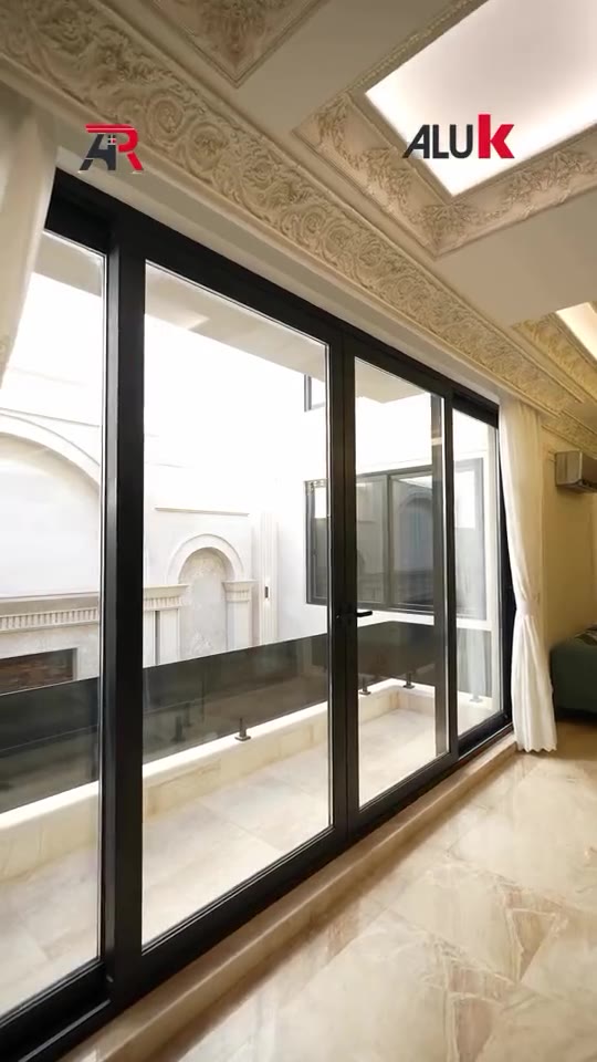 باب سحاب من الألمنيوم في فيلا ببغداد