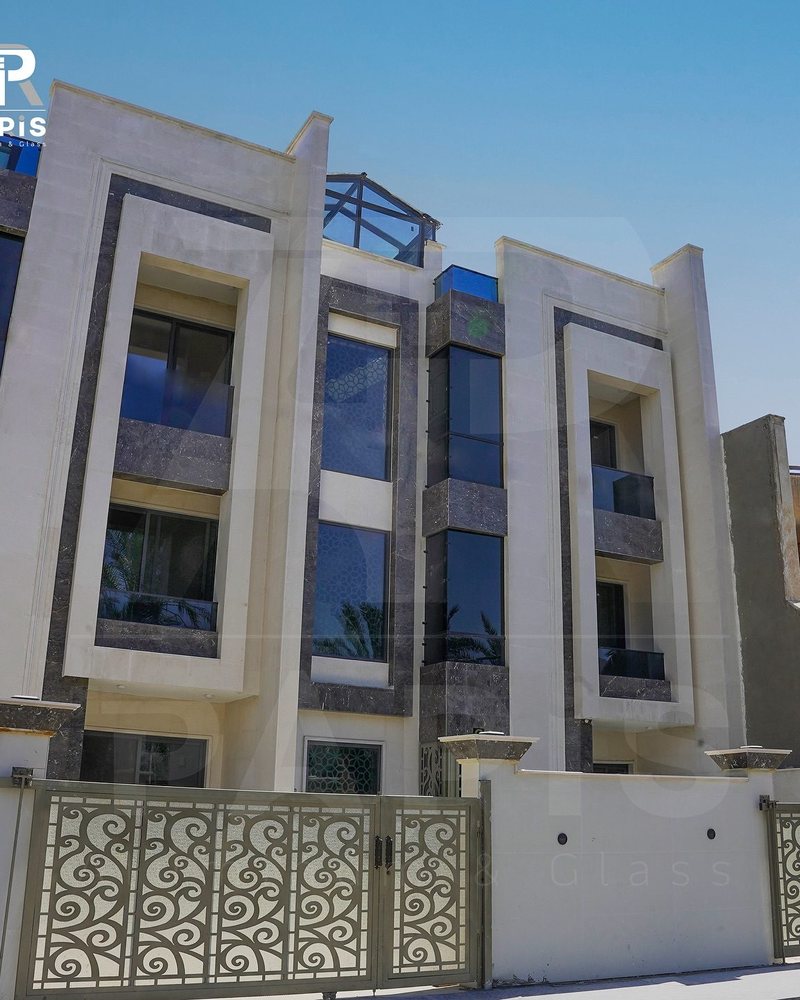ثلاث بنايات سكنية في المنصور
